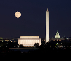 The Lincoln memorial looks particularly impressive at night